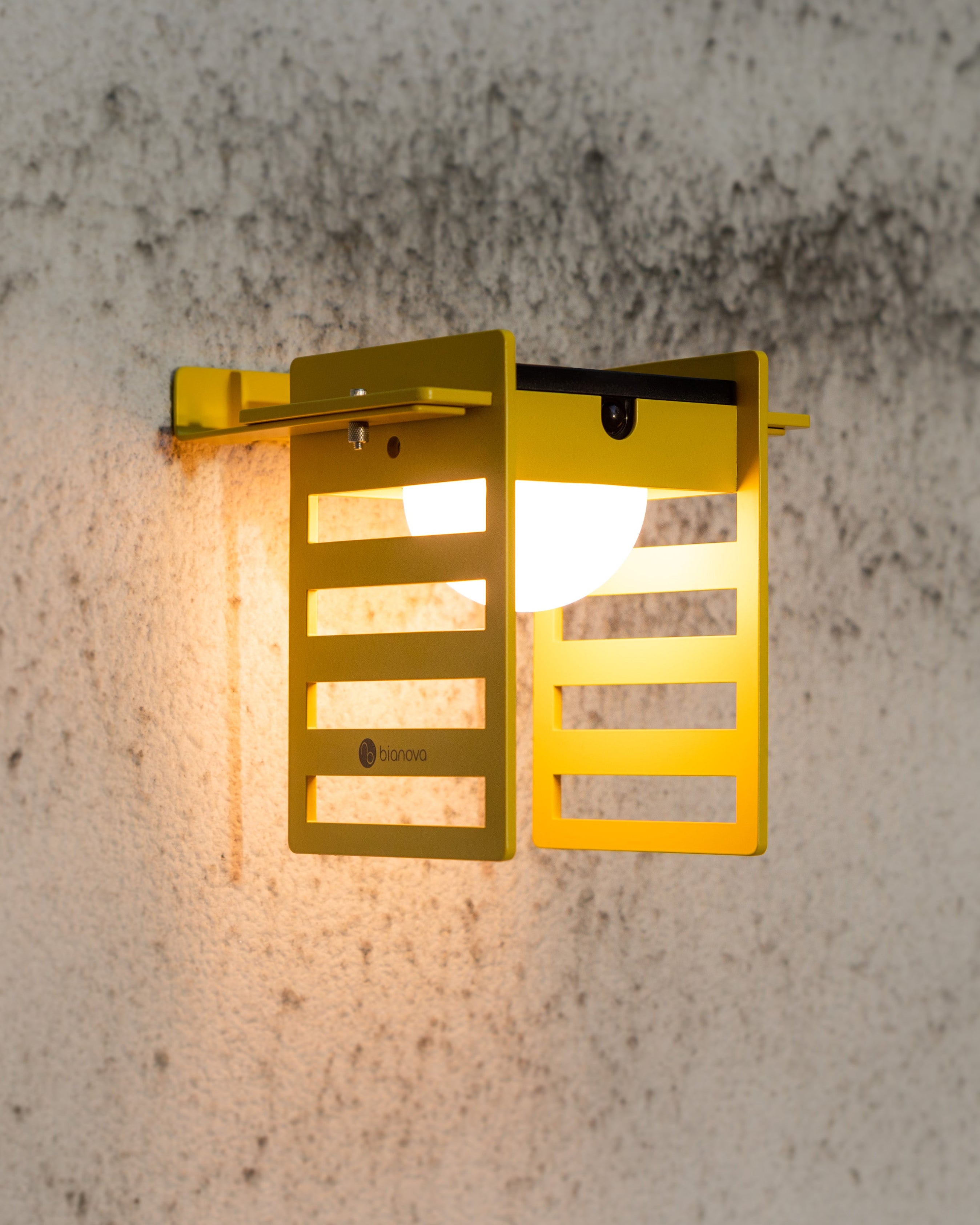 WALL-MOUNT BRACKET 02