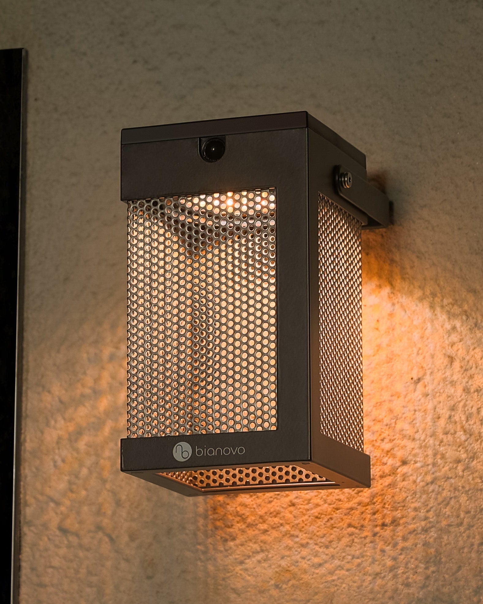 WALL-MOUNT BRACKET 01