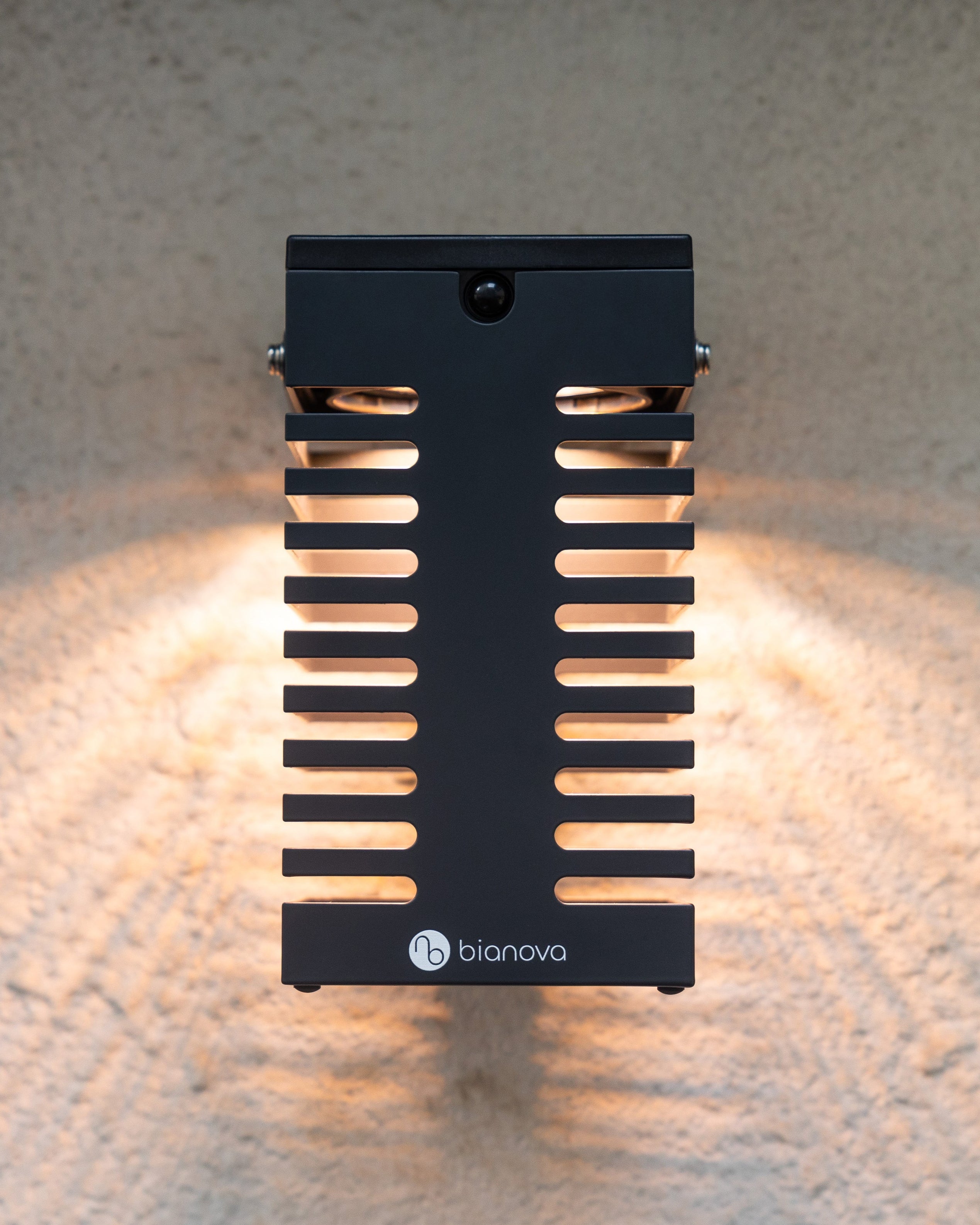 WALL-MOUNT BRACKET 01