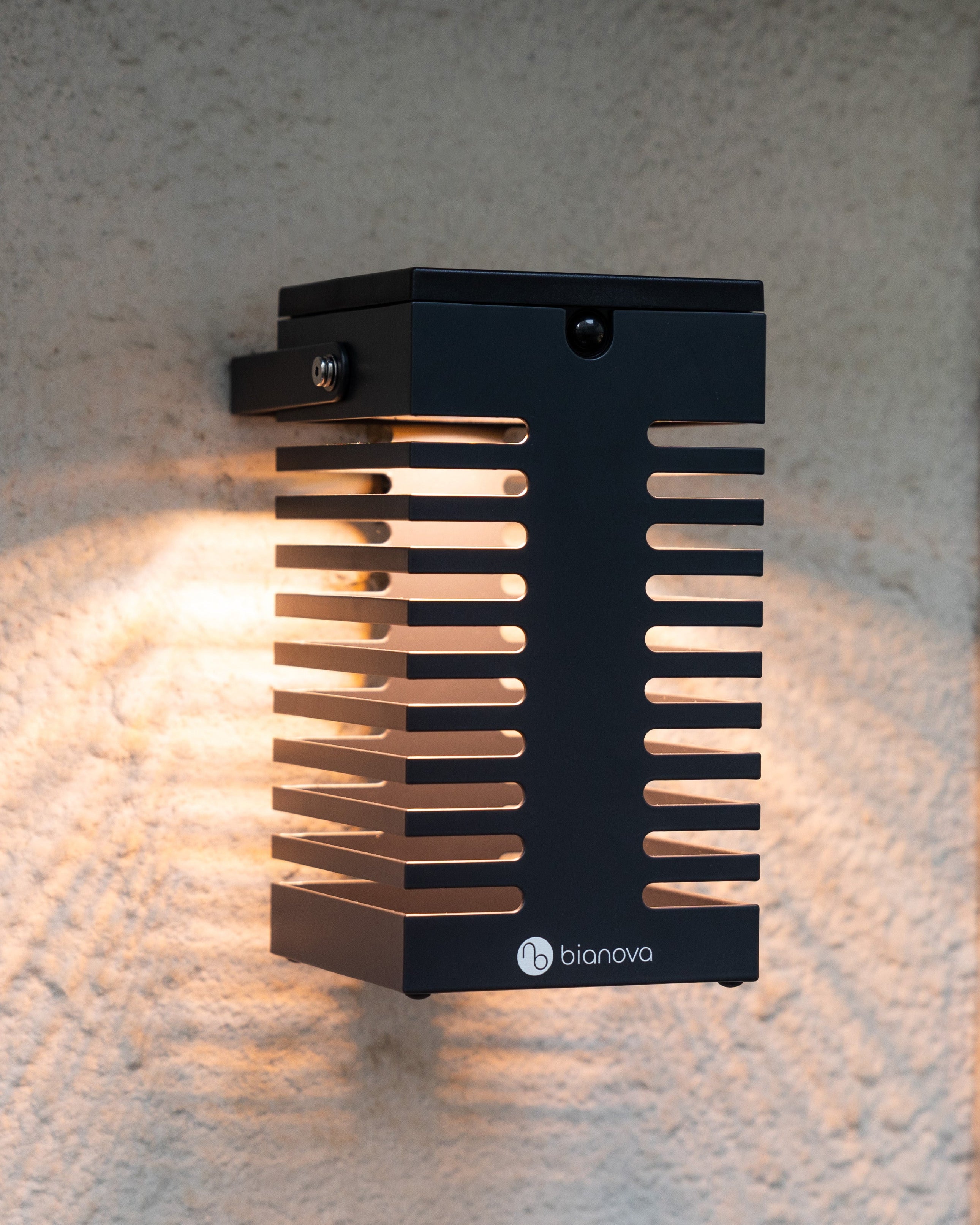 WALL-MOUNT BRACKET 01