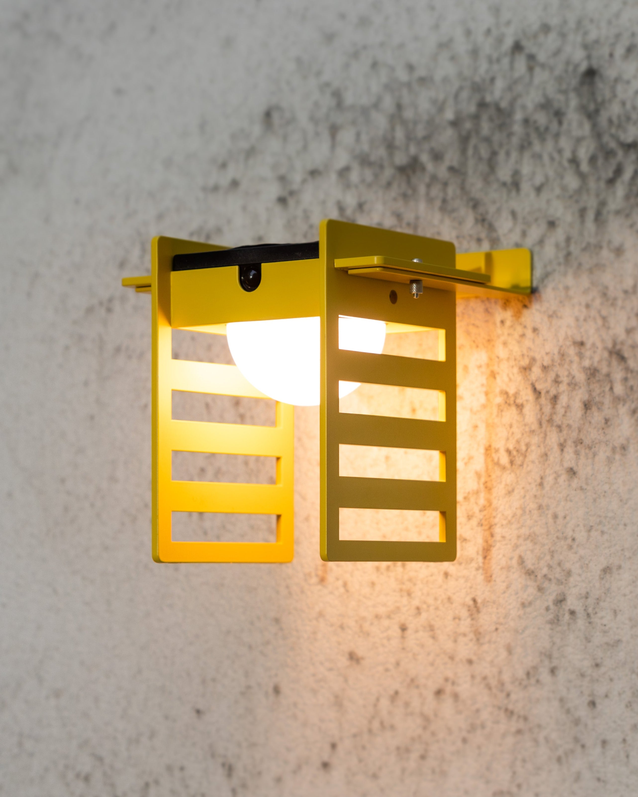 WALL-MOUNT BRACKET 02