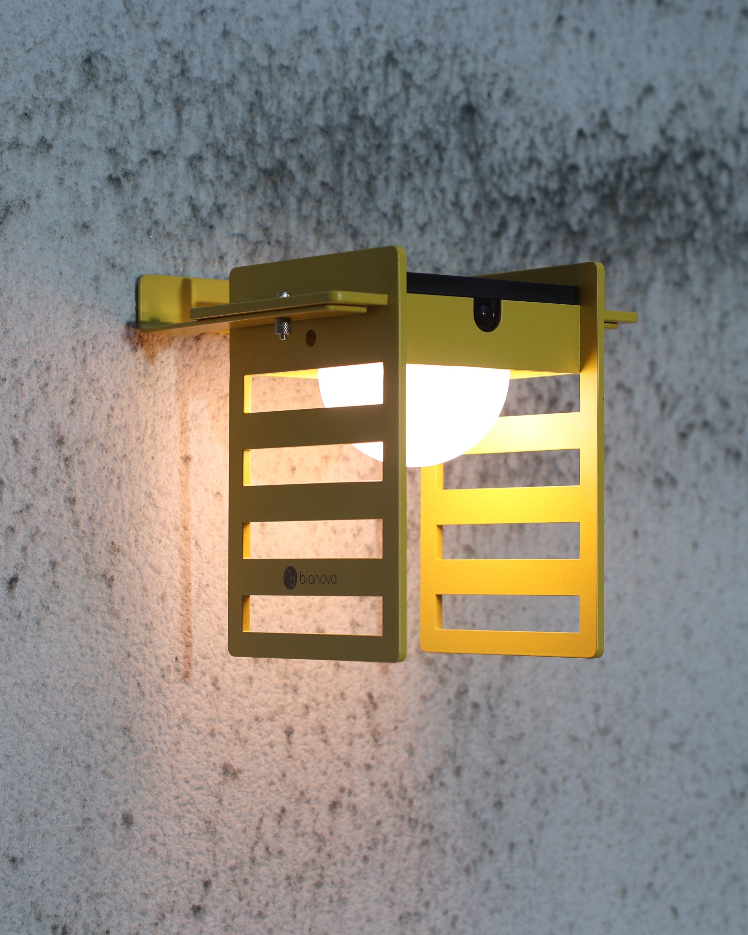 WALL-MOUNT BRACKET 02